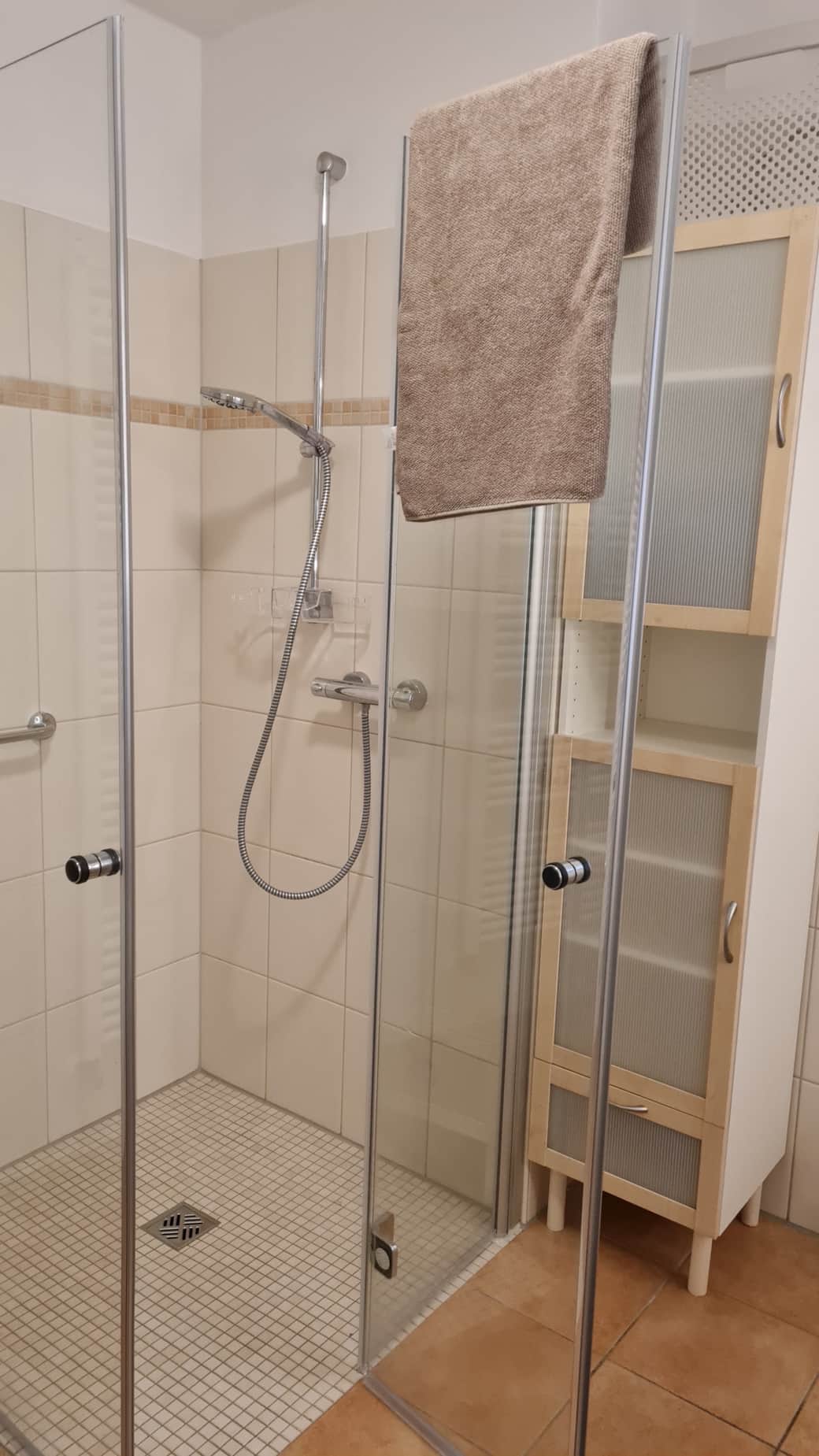 Badezimmer mit Dusche