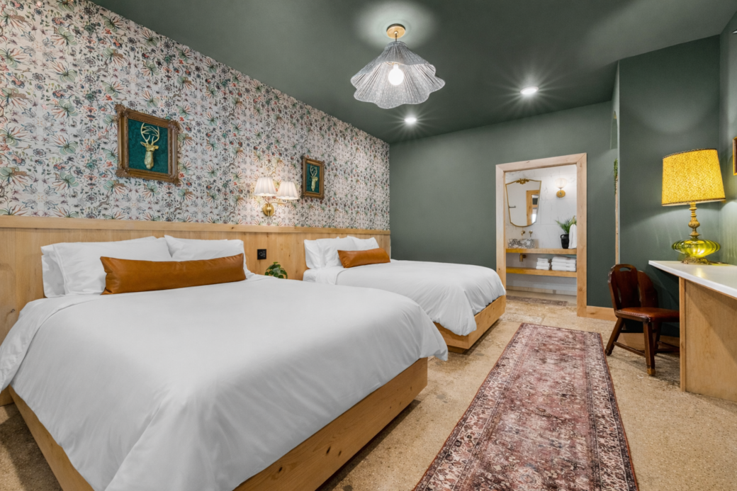 2 Queen Beds- Woodland Room 2 Queen Beds- Woodland Room