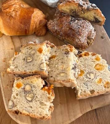 Delicious nut and apricot bread