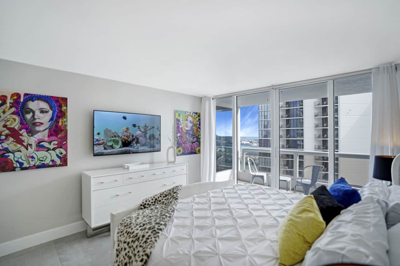 Blue Moon! (3 bedroom condo)