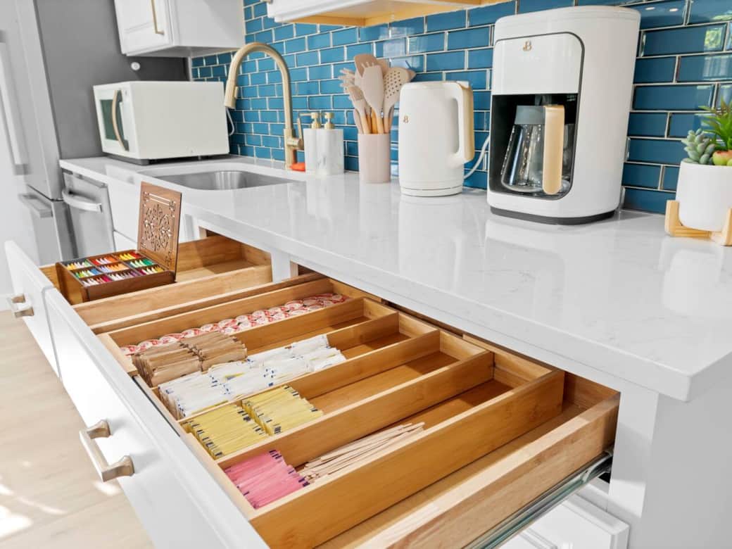 Coffee and tea station 