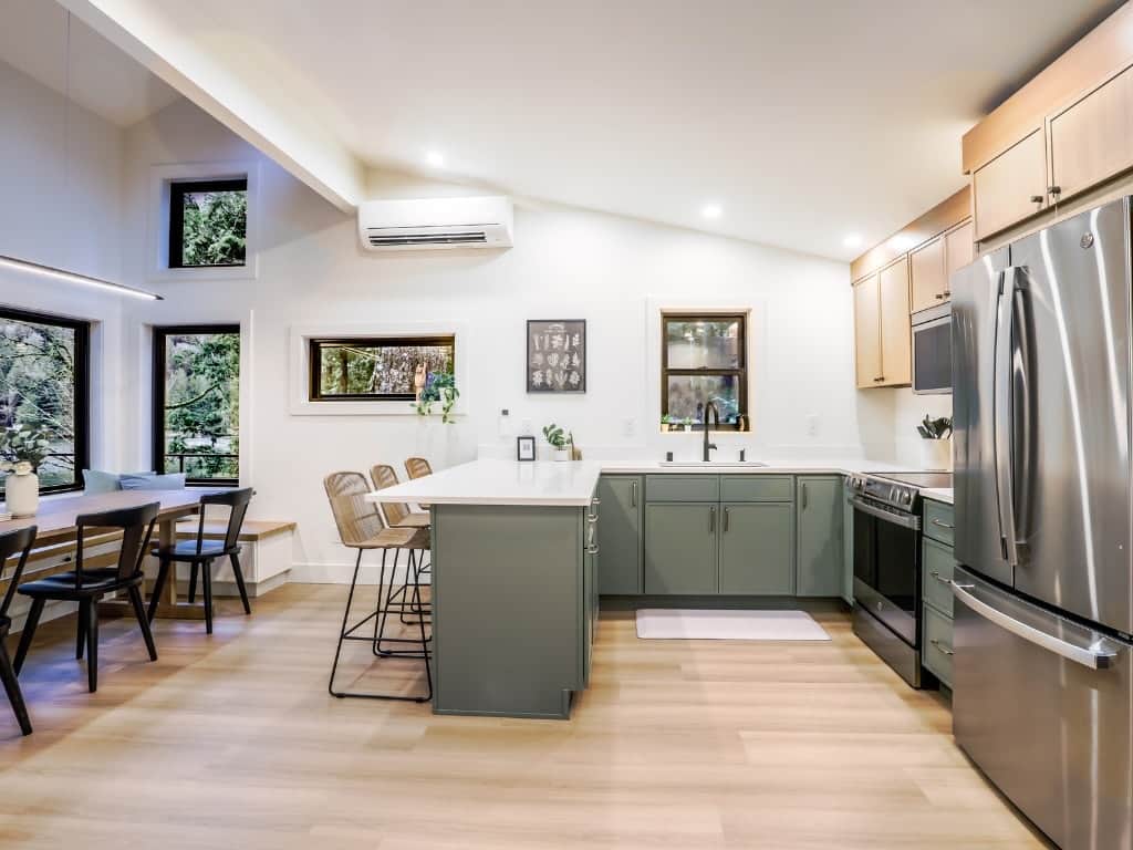 Kitchen and dining room from another angle.