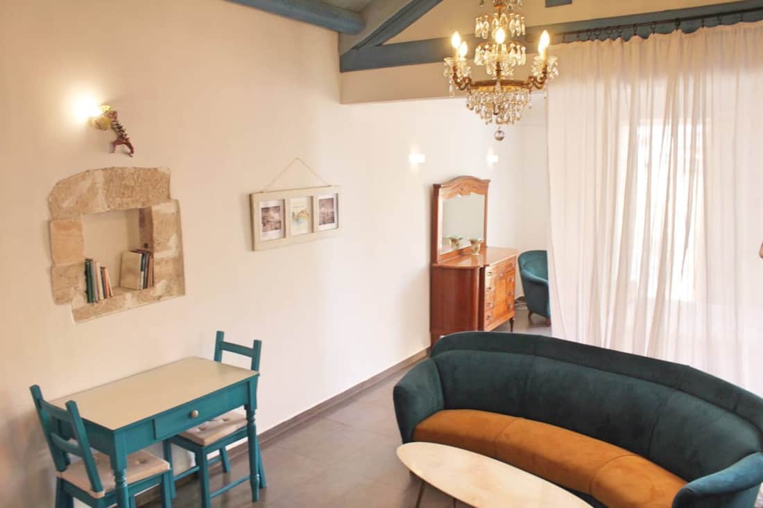 Χώρος διαβίωσης του Artist Loft στην Ορτυγία