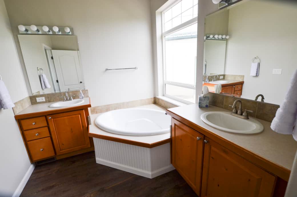 SOAKING TUB SOAKING TUB