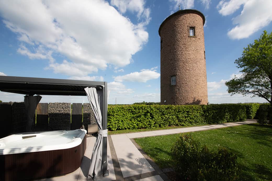 Der Garten mit beheiztem Wirlpool 