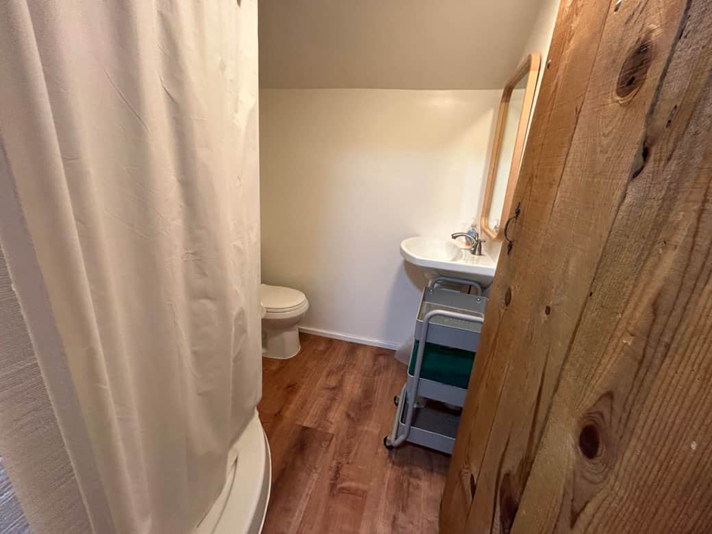 Cabin 2 inside bathrroom