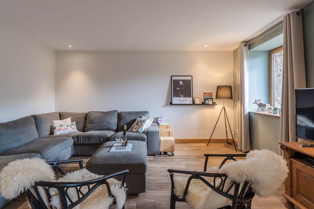 Cozy TV lounge with corner sofa, 45" screen offering Netflix, Prime, Disney+ and Chromecast.