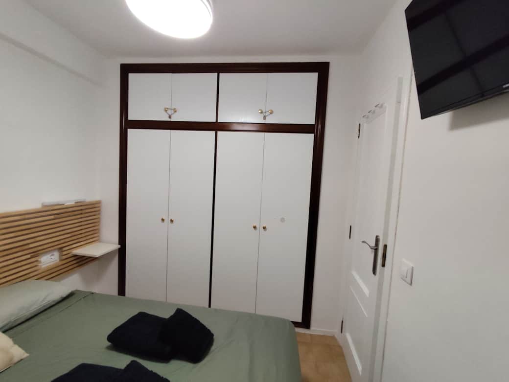 Habitación con armario empotrado 