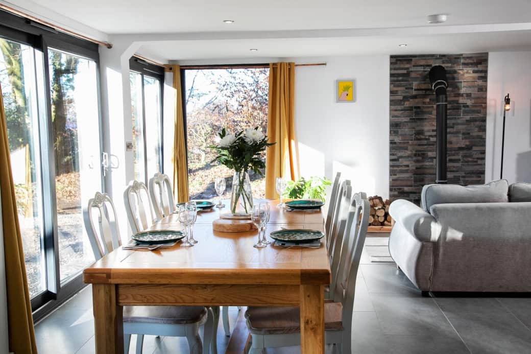 Fully kitted out to host those special dinners!  All tableware supplied.