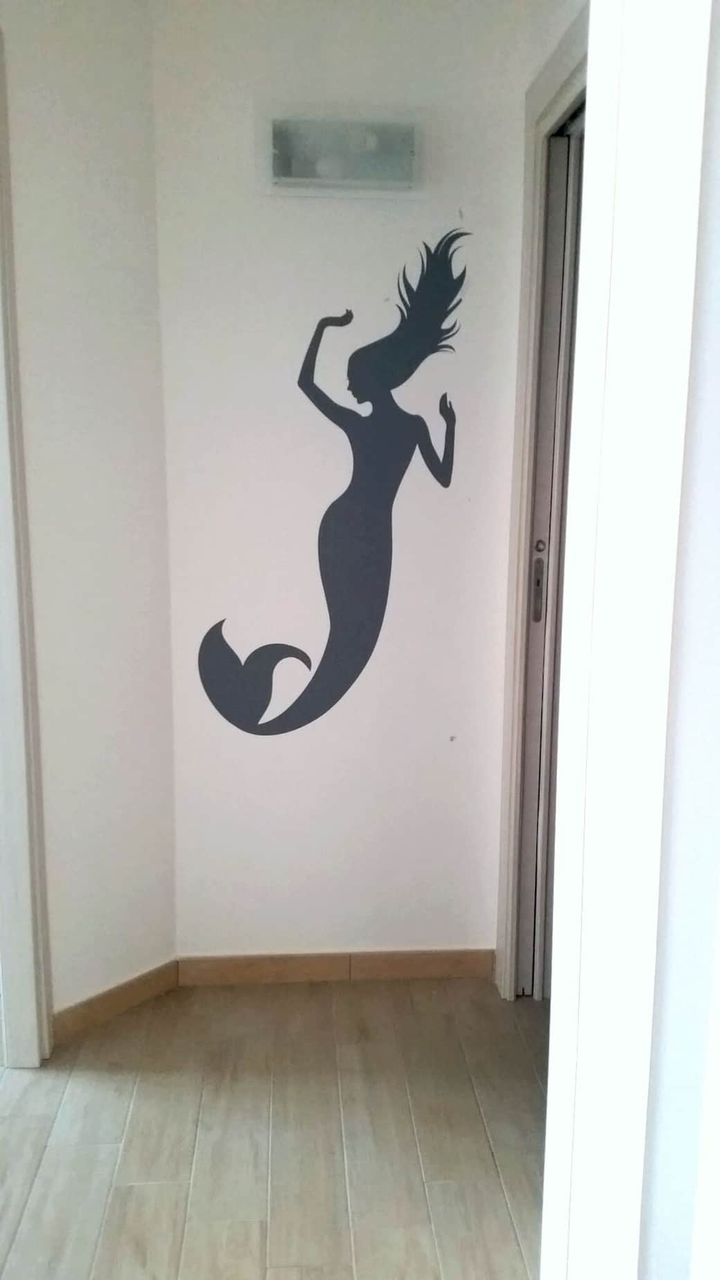 La Sirena che dà il nome all'appartamento