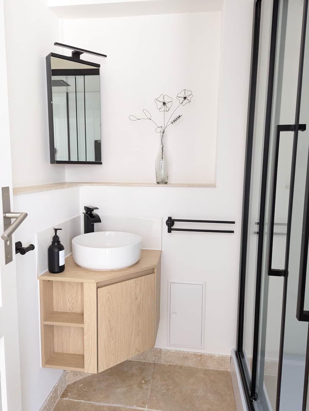 Blue bedroom en suite