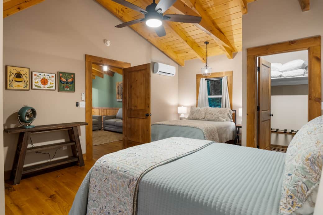 Bedroom 3 with 2 double beds
