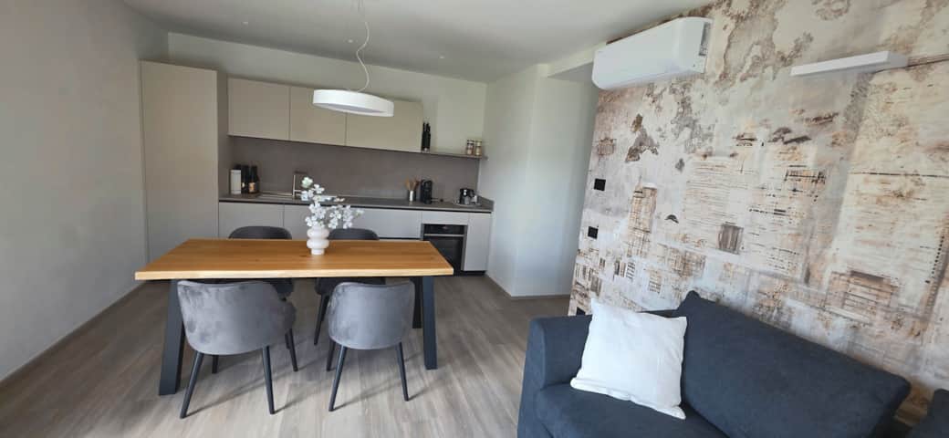 Roma 02 Wohnzimmer Esstisch Detail Roma 02 Wohnzimmer Esstisch Detail