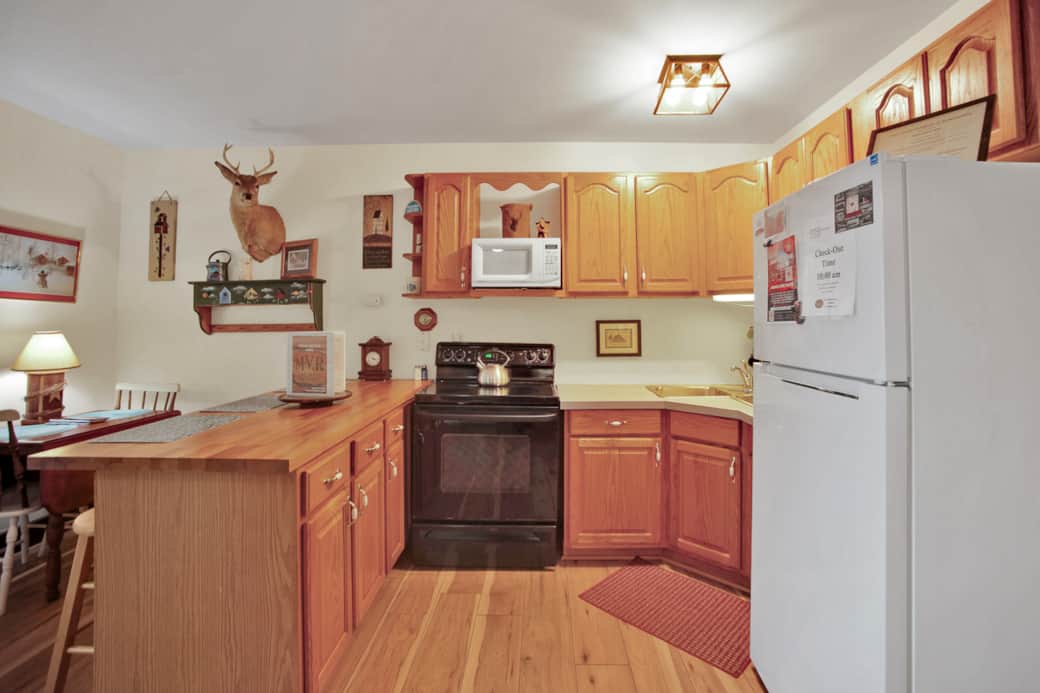 Villa with a View 2 bedroom 1 bathroom, sleeps 4, wifi, AC, dogs allowed!