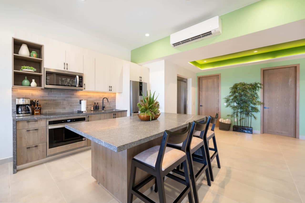 1301 Kitchen.jpg