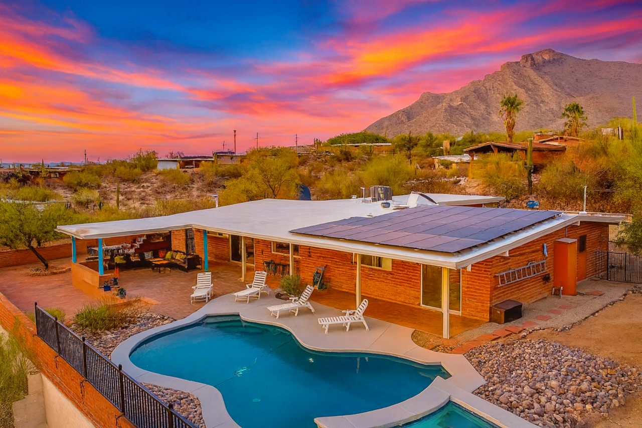 Relaxing pool and spa with amazing sunset views 