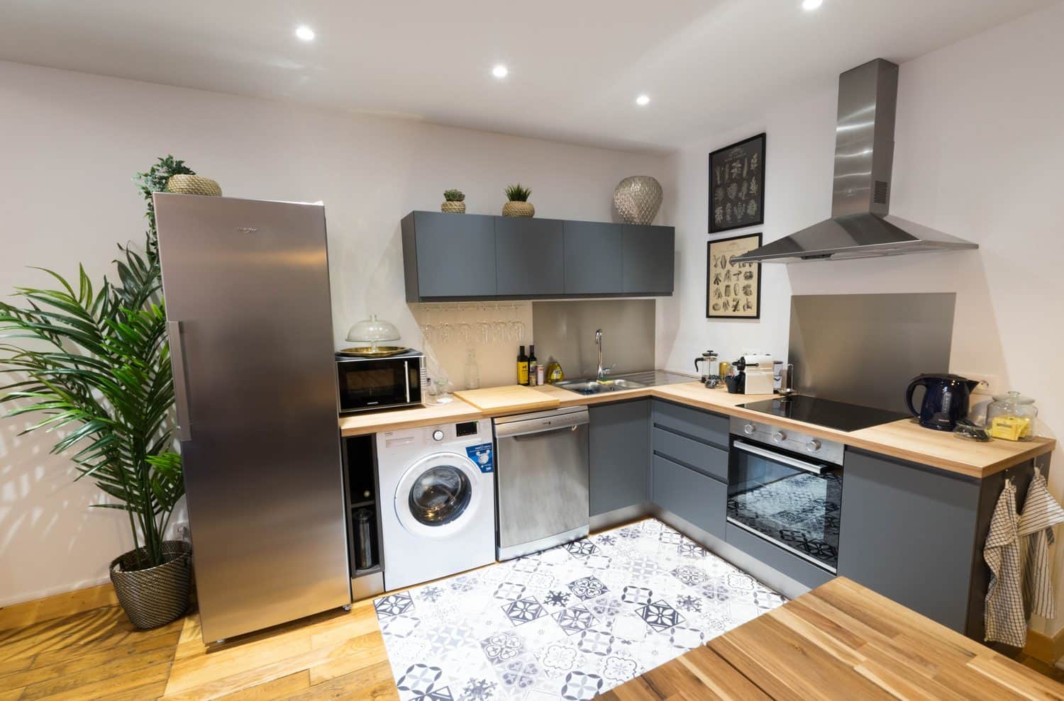 Cuisine équipée d'un appartement AppartUnique pour un groupe