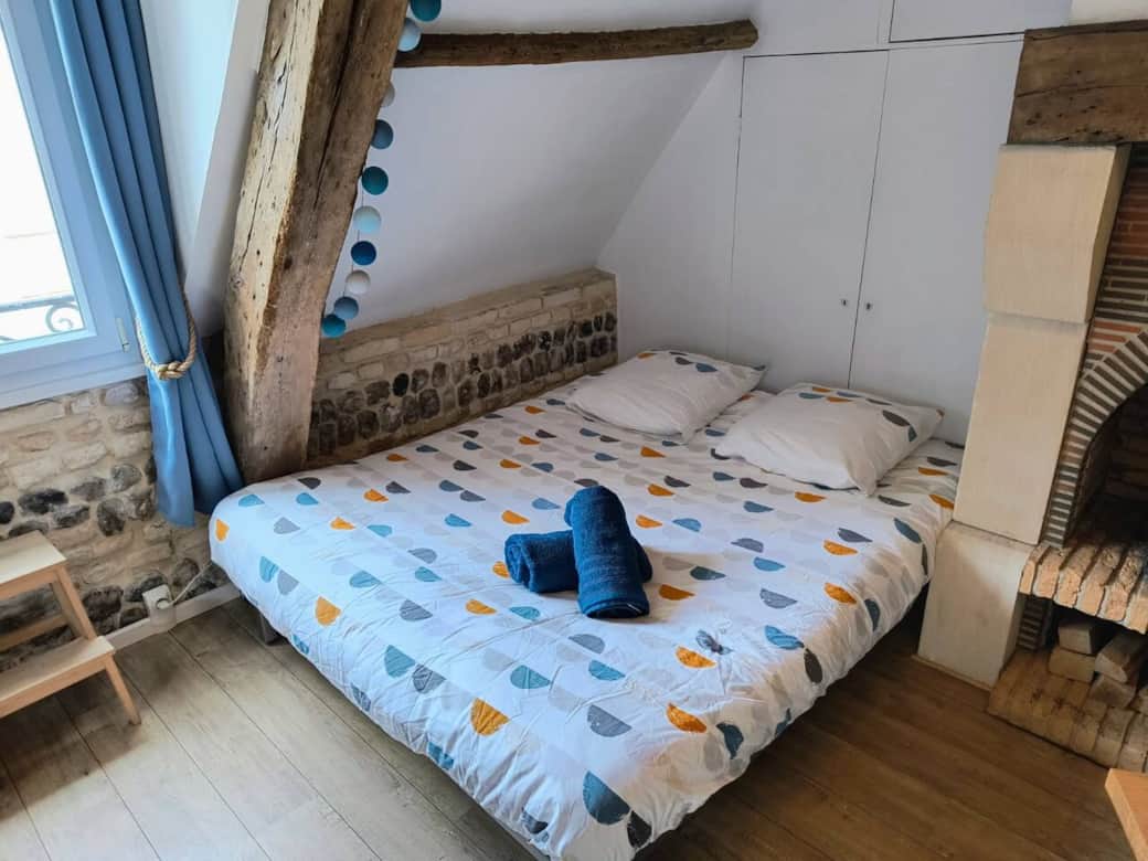 Très Grand & Confortable lit, Linge de lit et serviettes fournis