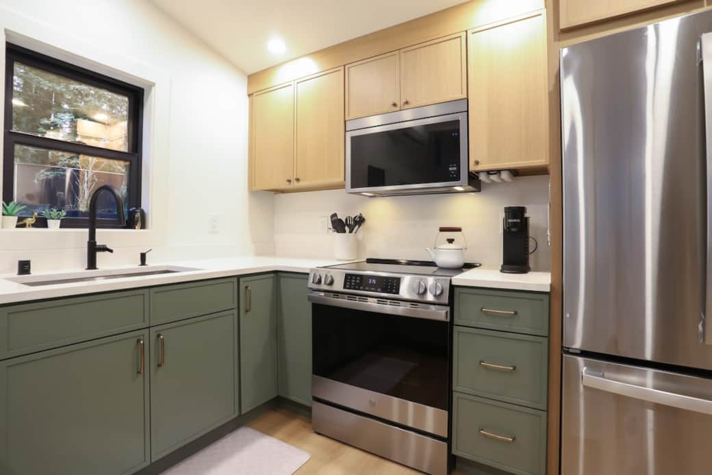 The kitchen with everything you need to cook. 