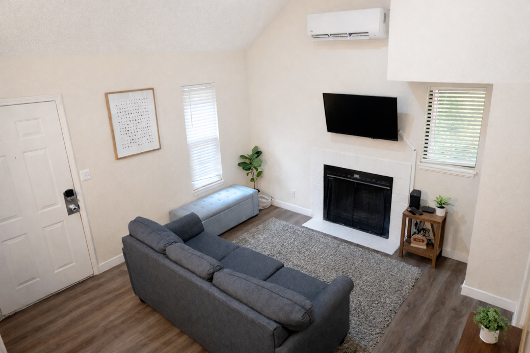 Stylish loft apartment in an unbeatable city location, perfect for work or play. Stylish loft apartment in an unbeatable city location, perfect for work or play.