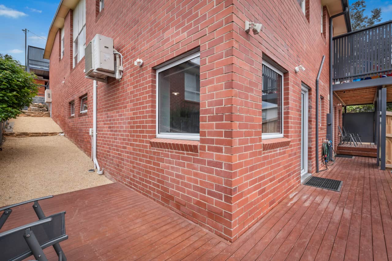 Exterior 01