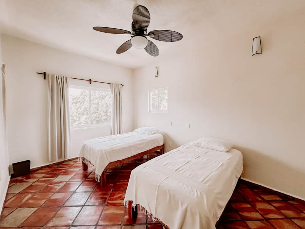 Cuarto4 twin beds Cuarto4 twin beds