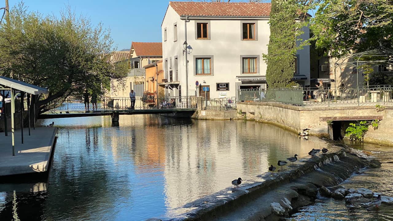 Einer der vielen Kanäle der Sorgue