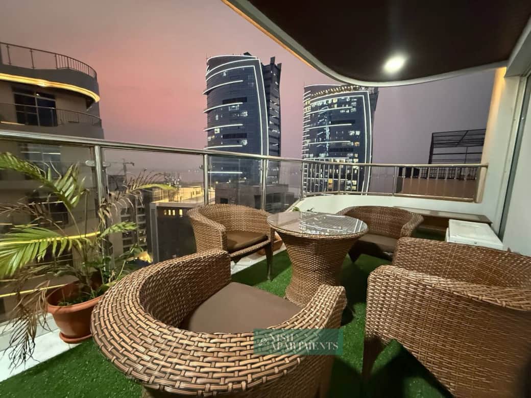 Balcon avec vue sur le fleuve 