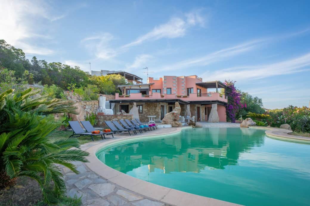 At Villa Graya, our guests truly feel like they are staying in a real earthly paradise. At Villa Graya, our guests truly feel like they are staying in a real earthly paradise.