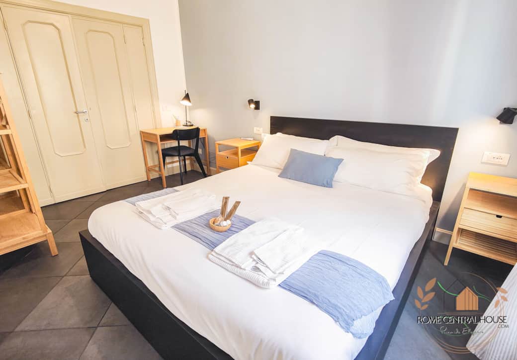 Stanza Blu accogliente calda ed equipaggiata. Aria condizionata, Netflix, 4 cuscini, WiFi