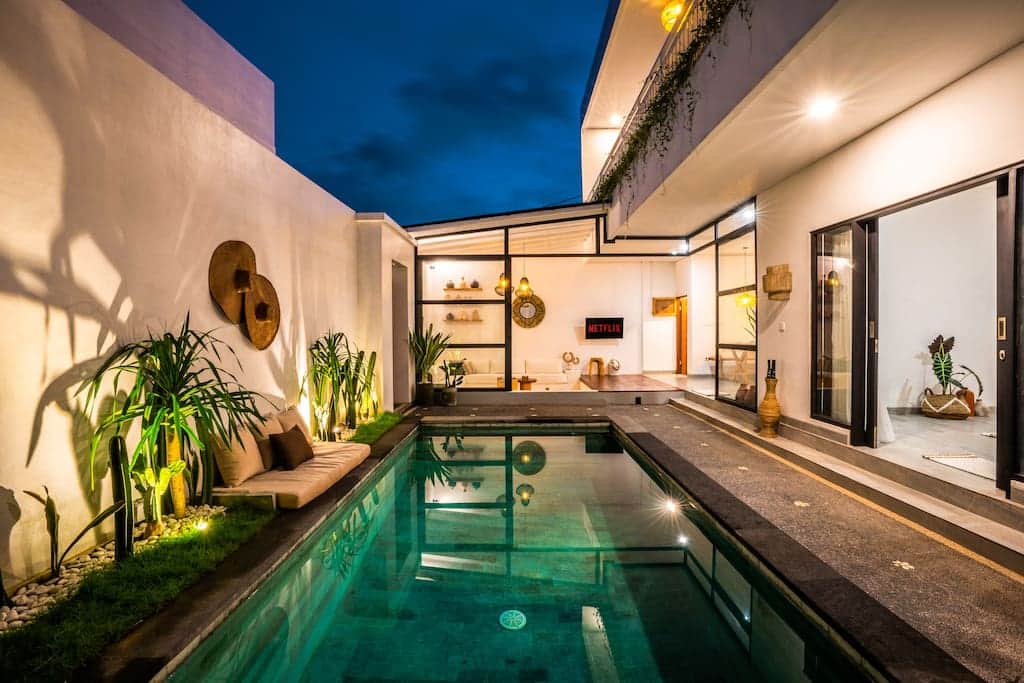 Enjoy the coziness & aesthetic of this white modern villa 
