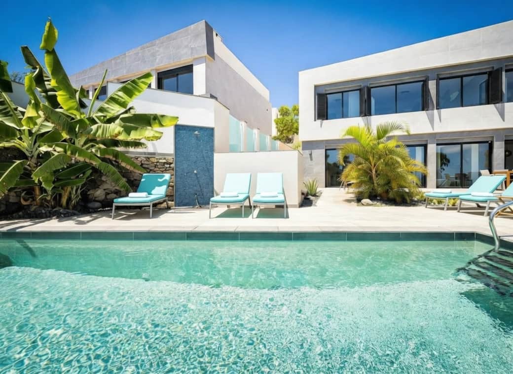 Silvermoon Pool & Diamante in Background Edited