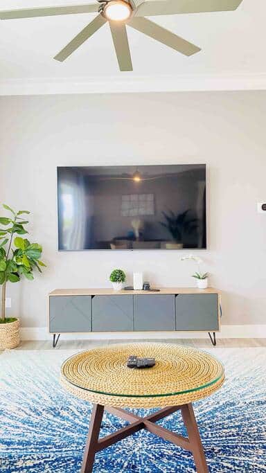 Living Room 75 Inches 4K LED TV