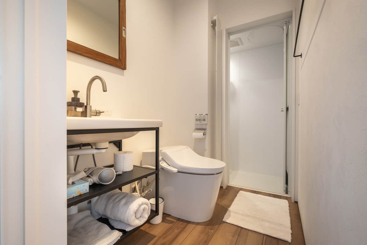 山吹Yamabuki studio suite bathroom provides a high pressure shower 