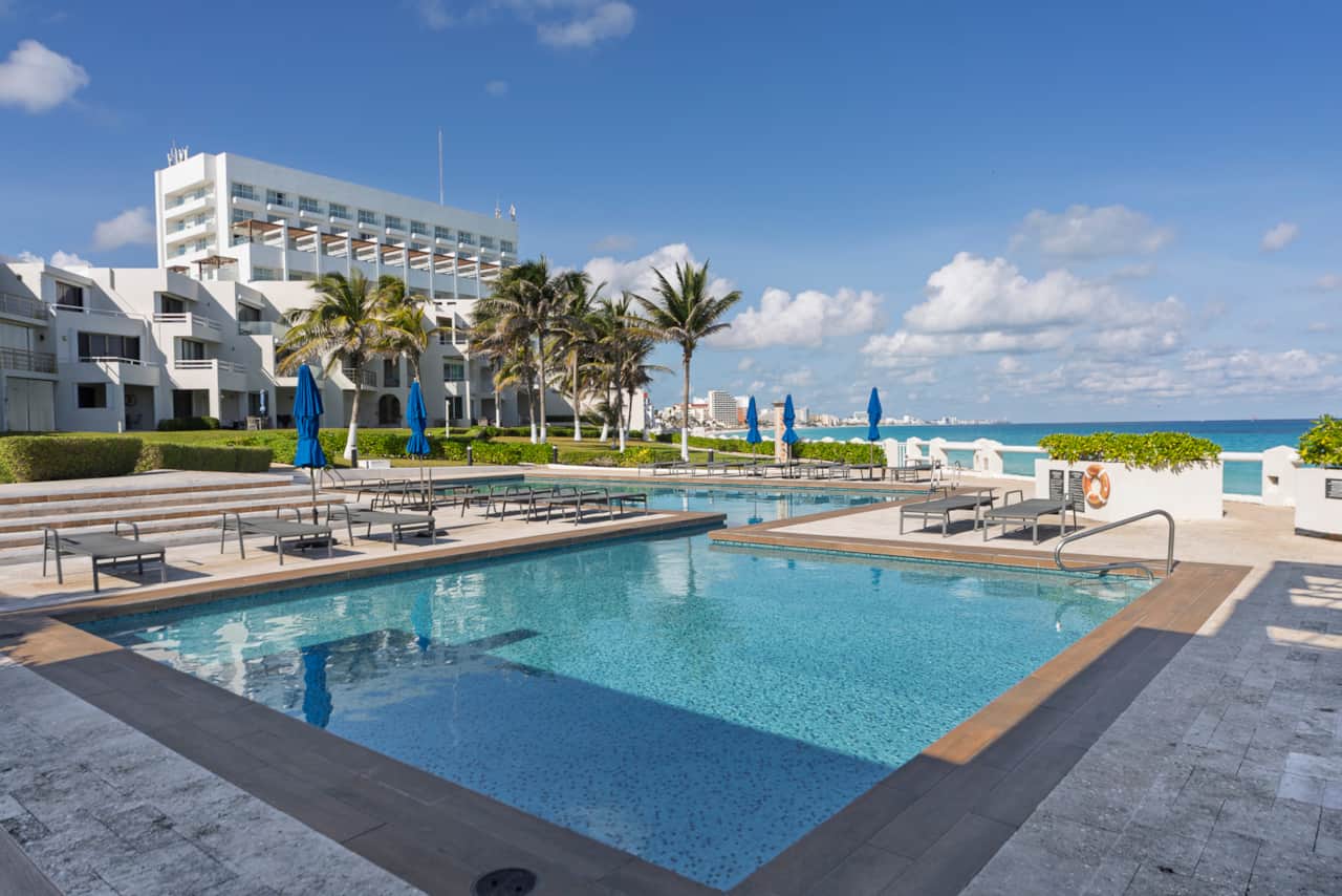 Community Pool, beachfront villa Cancún Hotel Zone