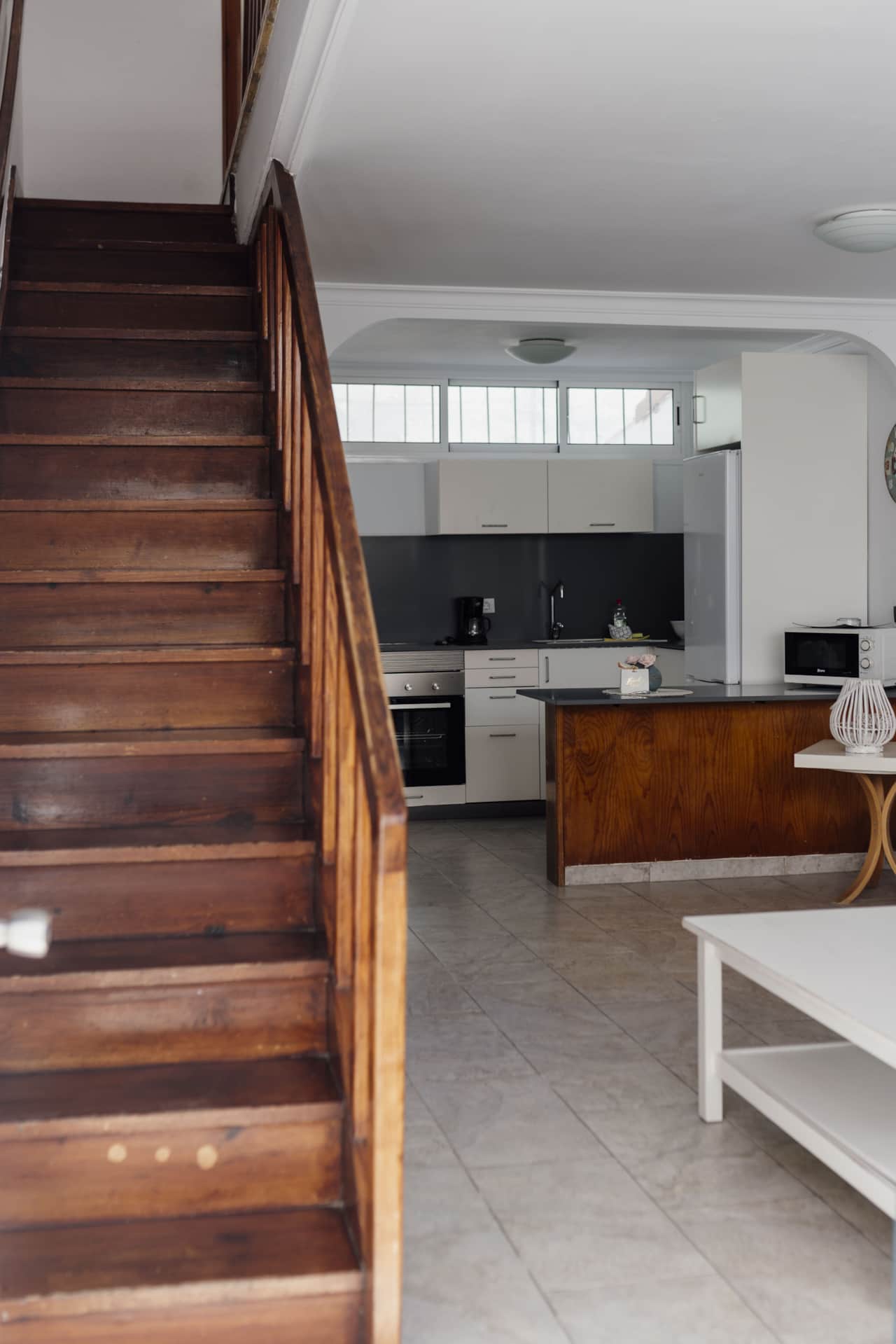 cocina y subida a primera planta