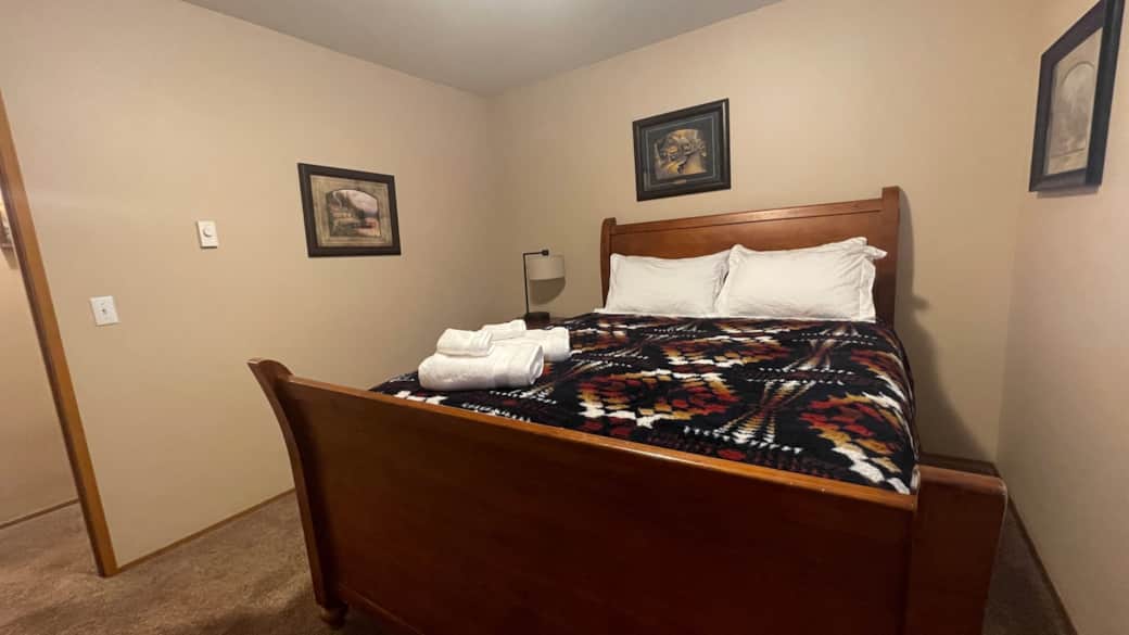 Bedroom 3 (Queen)
