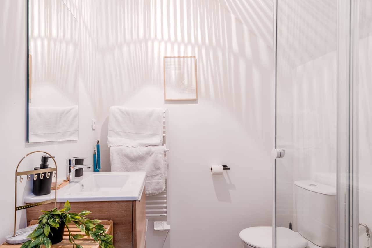 Love room yonne juste 1 nuit villeneuve la guyard 89 salle de bain