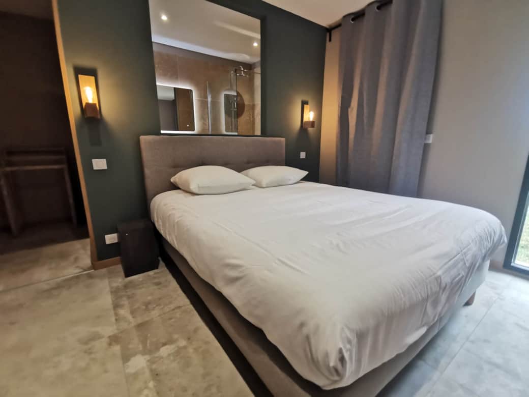 Chambre parentale avec salle de bain
