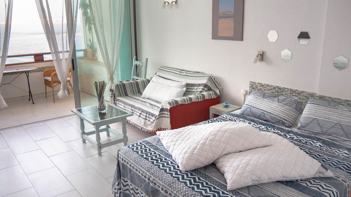 Letto e divano letto - Cama y sofa cama - Bed and sofa bed