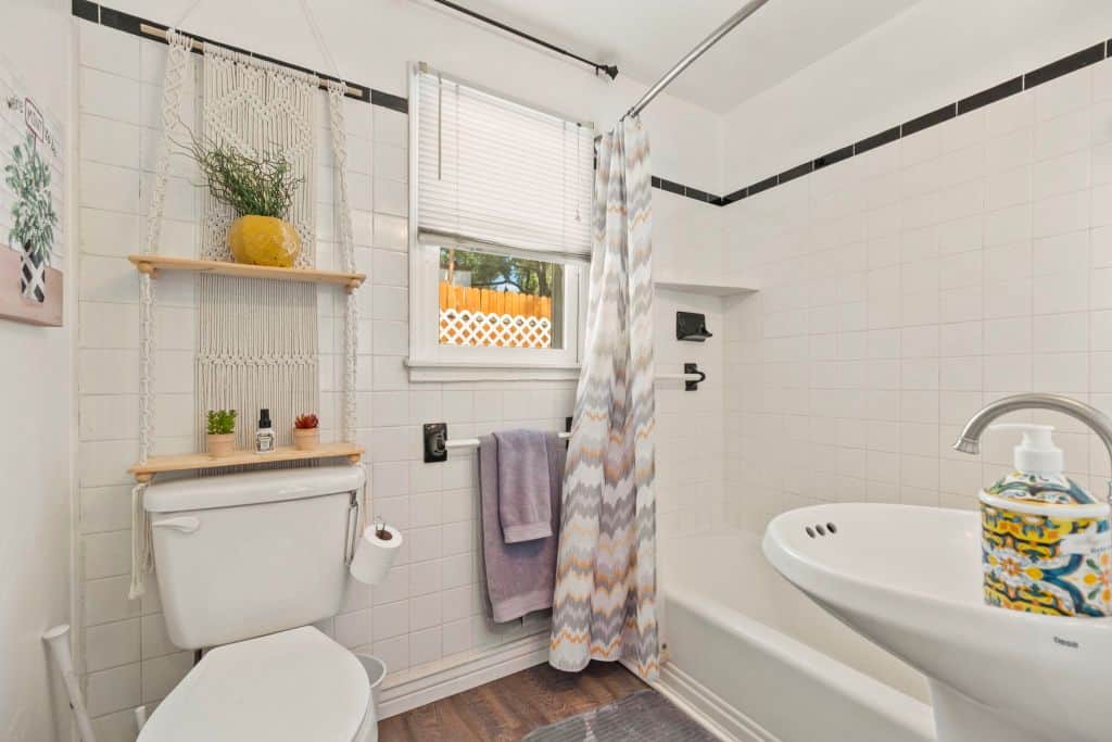 16 web or mls 105 w leroux st