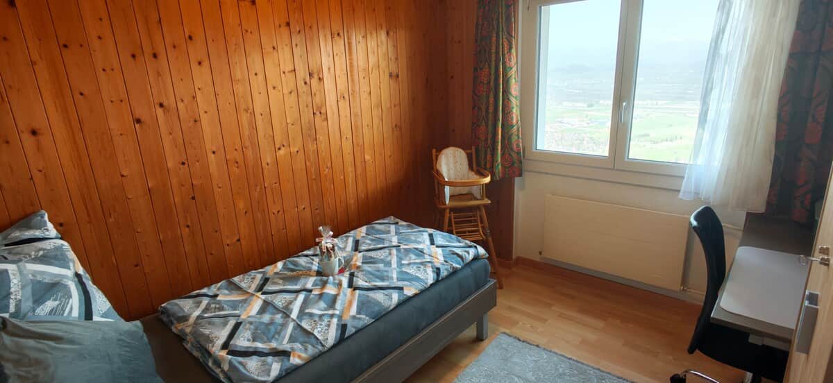 Single bedroom with valley view and desk at Nebelmeer Chalet