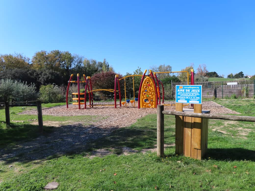 Aire Jeux centre Village Vacances