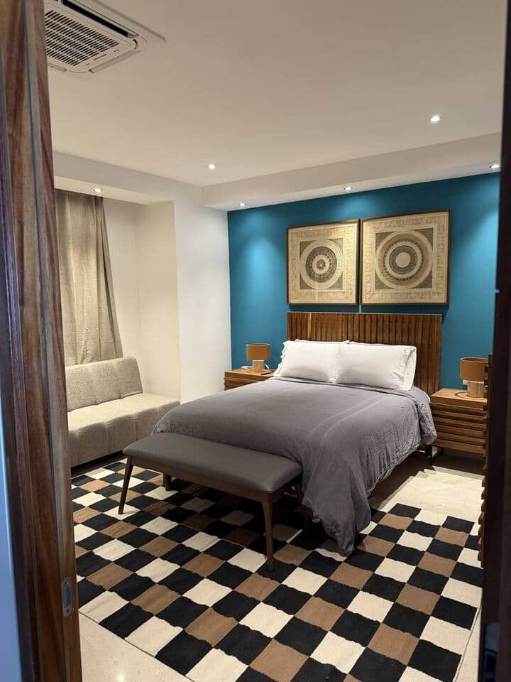 Guest Bedroom w/ en Suite Bathroom