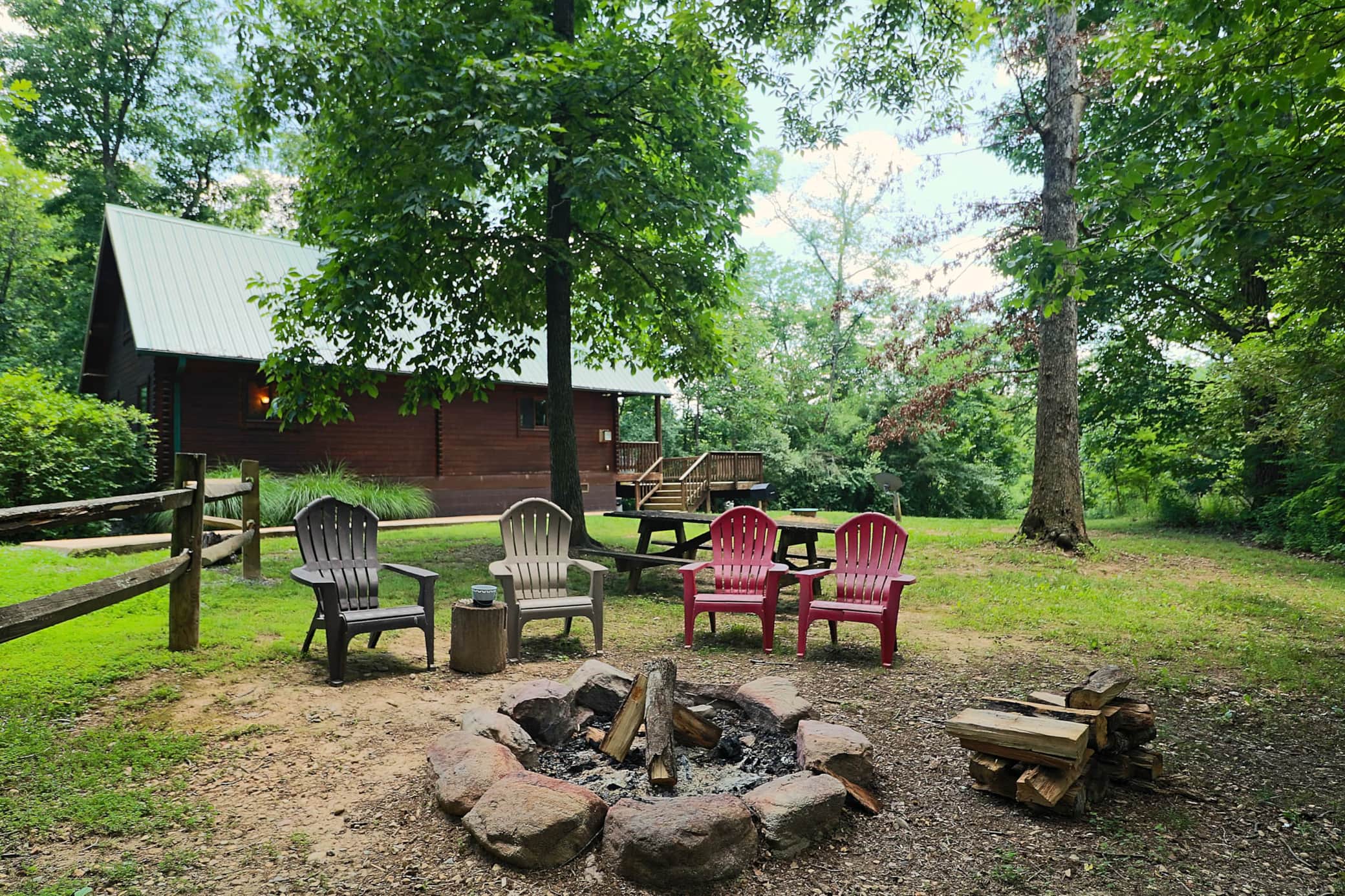 https://l.icdbcdn.com/oh/c3fe9d51-c15c-462e-8239-fb10d0689a63.jpg?w=2080-2