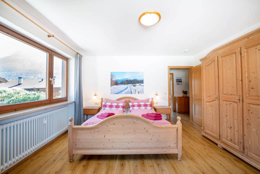 Bedroom (1.80 x 2.00)