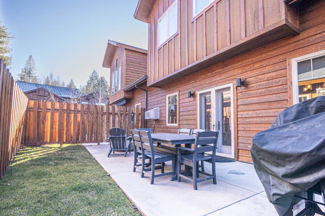 Back yard / Gas Grill Back yard / Gas Grill
