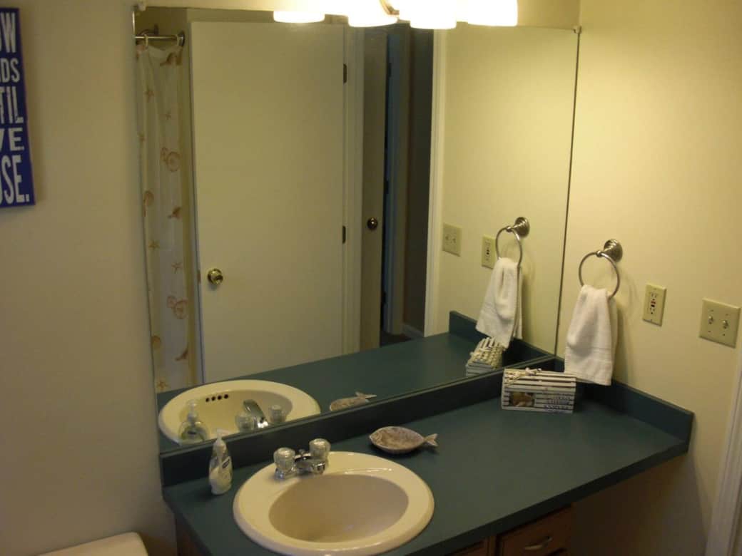 Second-floor bathroom with a full bathtub and fresh towels, perfect for relaxing soaks after a day exploring Cape Cod. Second-floor bathroom with a full bathtub and fresh towels, perfect for relaxing soaks after a day exploring Cape Cod.