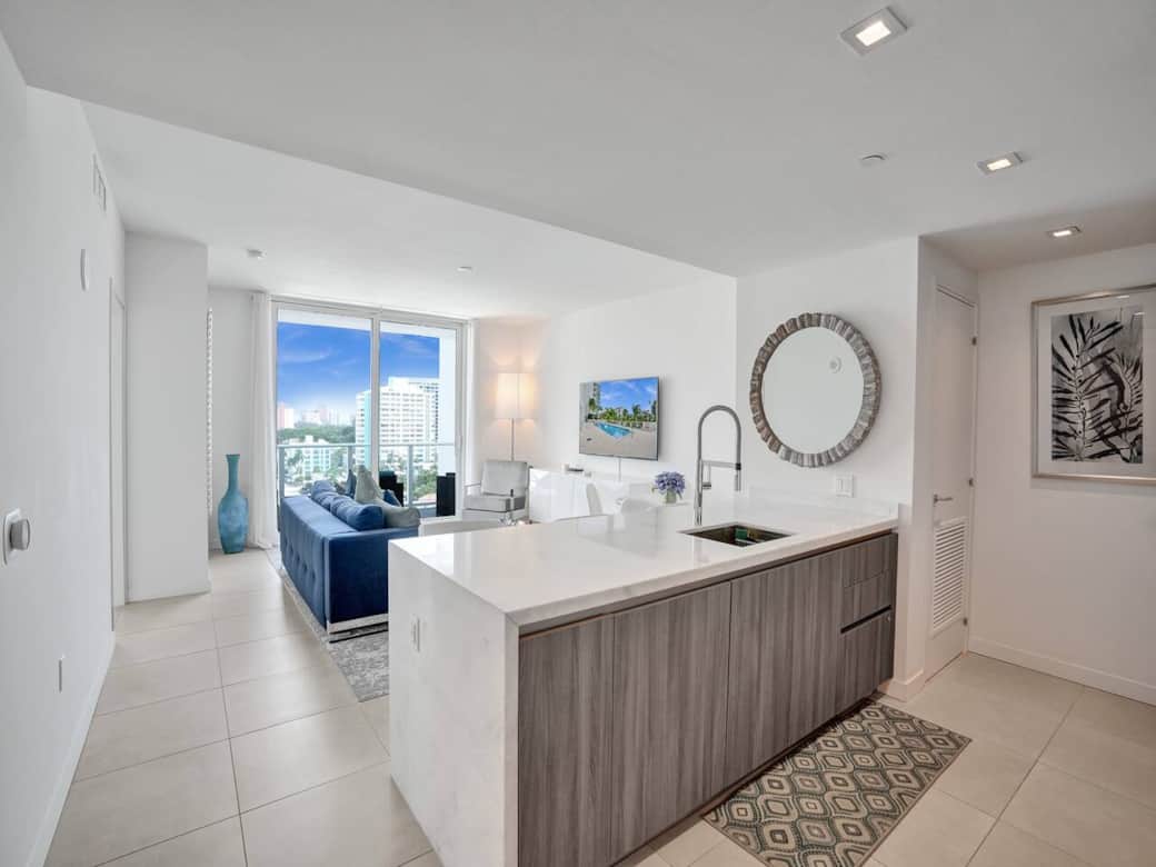 Full Kitchen / Living Rm / Dining Area
