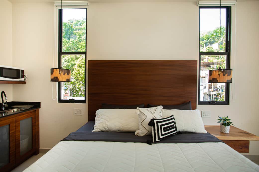 301 C King Bed 8Q9B9445 301 C King Bed 8Q9B9445
